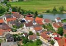 Dorf von oben Sanierung der Elsendorfer Kirche beendet. Luftaufnahme Drohnenaufnahme