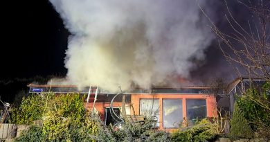 Tödlicher Dachstuhlbrand in Aschbach – Zwei Gebäude zerstört