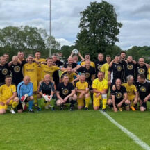 Legendenspiel 2025 beim FC Thüngfeld – Gelbe Legendenelf siegt 4:2 bei emotionalem Abschied
