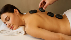 Hot Stone Massage - Tiefenentspannung mit heißen Lava-Steinen in der Heilpraxis Tanja Malzer