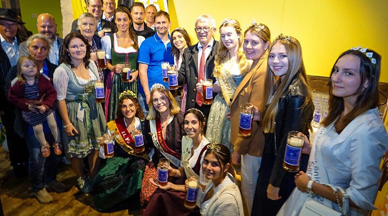 Anstich für das 12. Landkreisbier 36 Kreisla. Ein Bernstein Lager von drei Brauereien würdigt die einzigartige Bierkultur im Landkreis Bamberg.