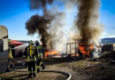 Großbrand am Freizeitland Geiselwind: Vier Wohnwägen in Flammen – Feuerwehr verhindert Schlimmeres