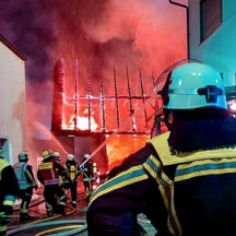 Scheunenbrand in Thüngfeld - Großaufgebot verhindert Schlimmeres