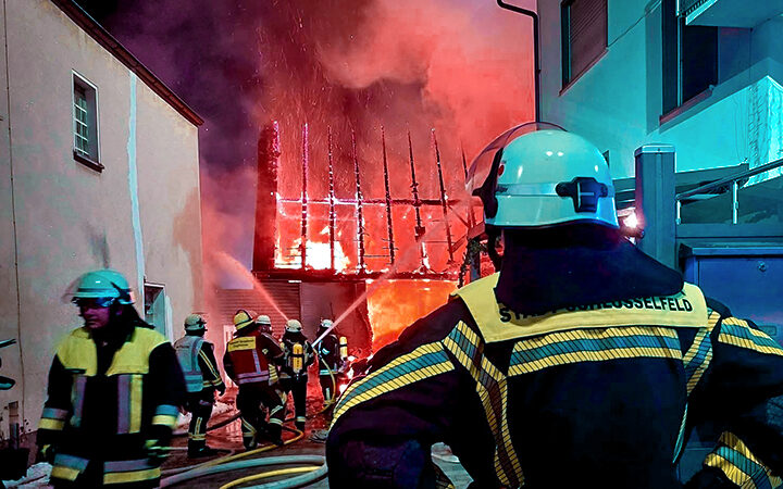 Scheunenbrand in Thüngfeld - Großaufgebot verhindert Schlimmeres