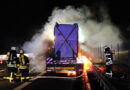Nacht-Drama auf der A3 - Riesen-Akku entgeht nur knapp der Feuer-Katastrophe. Feuerwehr Geiselwind und Feuerwehr Schlüsselfeld - Autobahn