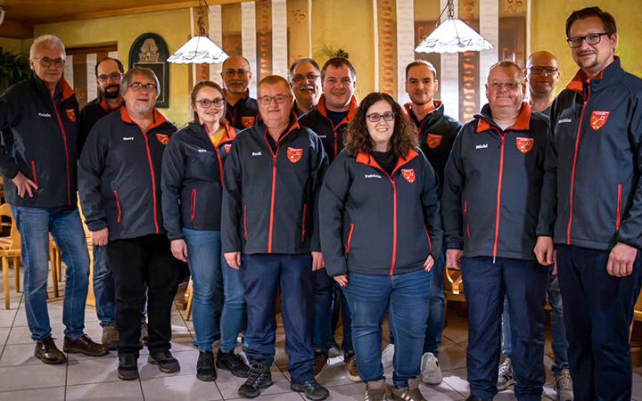 Die Schlüsselfelder Blasmusik freut sich über neue Softshell-Jacken. Möglich wurde die Anschaffung durch die großzügige Spende zweier Privatpersonen.