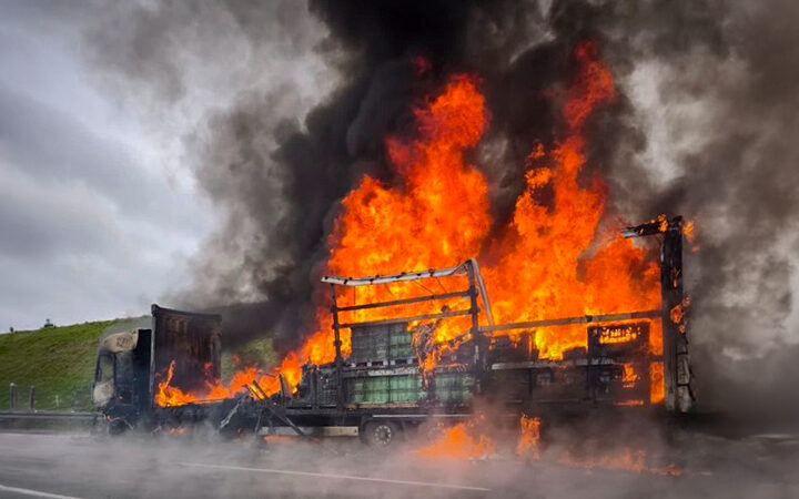 Lkw-Brand auf der A3 Richtung Nürnberg - Mehrere Feuerwehren im Großeinsatz