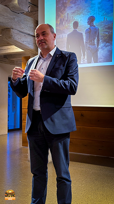 Bürgermeister Johannes Krapp beim KI-Vortrag in Schlüsselfeld in der Zehntscheune