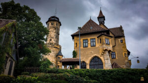 Turm und Hauptgebäude von der Altenburg