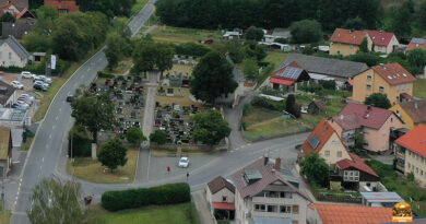 Baustelle beim Friedhof Schlüsselfeld. Ab 3. August 2026 ist die Kreuzung Aschbacher Straße / Batschkastraße in Schlüsselfeld wegen Straßenbauarbeiten bis 11. September vollständig gesperrt.