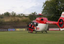Rettungshubschrauber in Reichmannsdorf: Das Spiel gegen den FC Lichtenfels wurde nach der Verletzung von Hannes Reichel frühzeitig abgebrochen.
