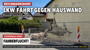 kaputte Hauswand bzw. Mauer in Reichmannsdorf an der Hauptstraße. Risse sind zu sehen. Die Unfallstelle ist abgesperrt. Vermutlich LKW beteiligt in Reichmannsdorf, Ortsteil von Schlüsselfeld