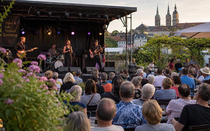Das Blues- & Jazzfestival Bamberg läuft bis 9. August 2026. Auftakt ist auf der Böhmerwiese, danach folgen kostenlose Konzerte am Maxplatz. Programm hier